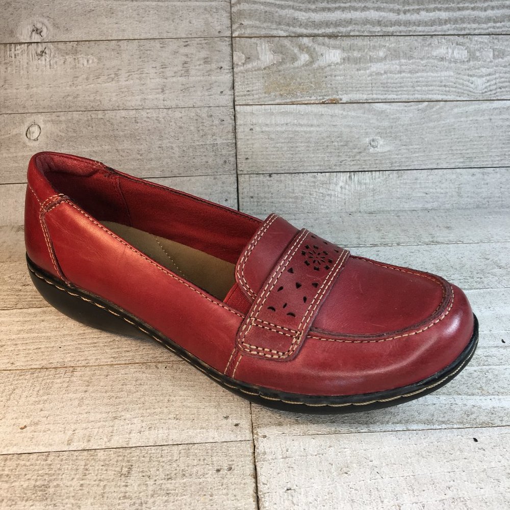 Clarks Bendables womens red loafers size 5.5 M